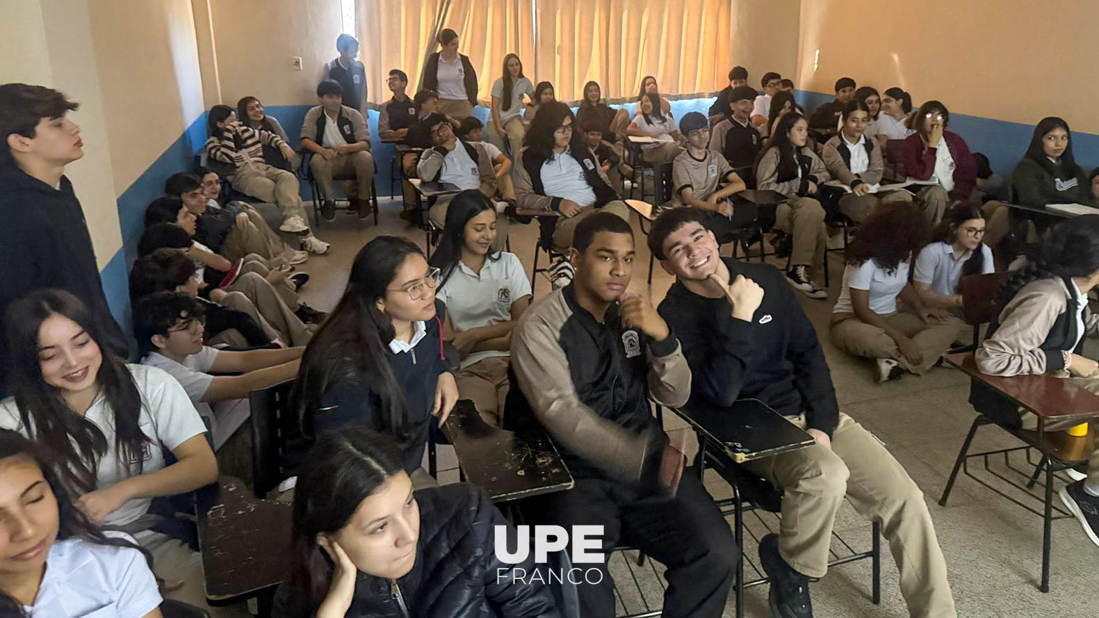 UPE FRANCO DESARROLLÓ CHARLA EDUCATIVA SOBRE BEBIDAS ENERGIZANTES Y CIGARRILLOS ELECTRÓNICOS EN EL CIE